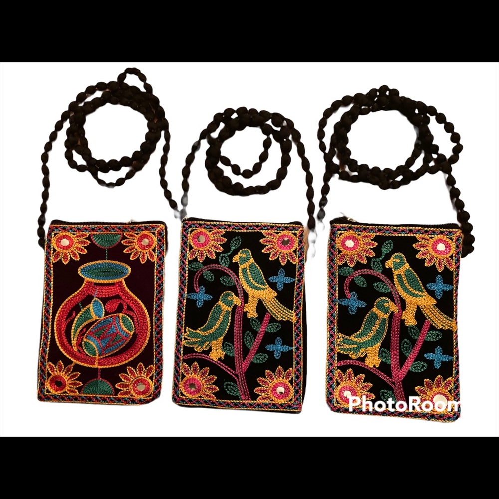 Embroidered crossbody bags! Set of 3